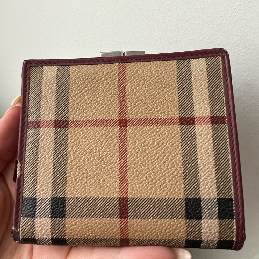BURBERRY Kiss Lock WOC - Picture 5 of 13